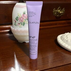 OLAPLEX No.4P Blonde Enhancer Shampoo in Lavender